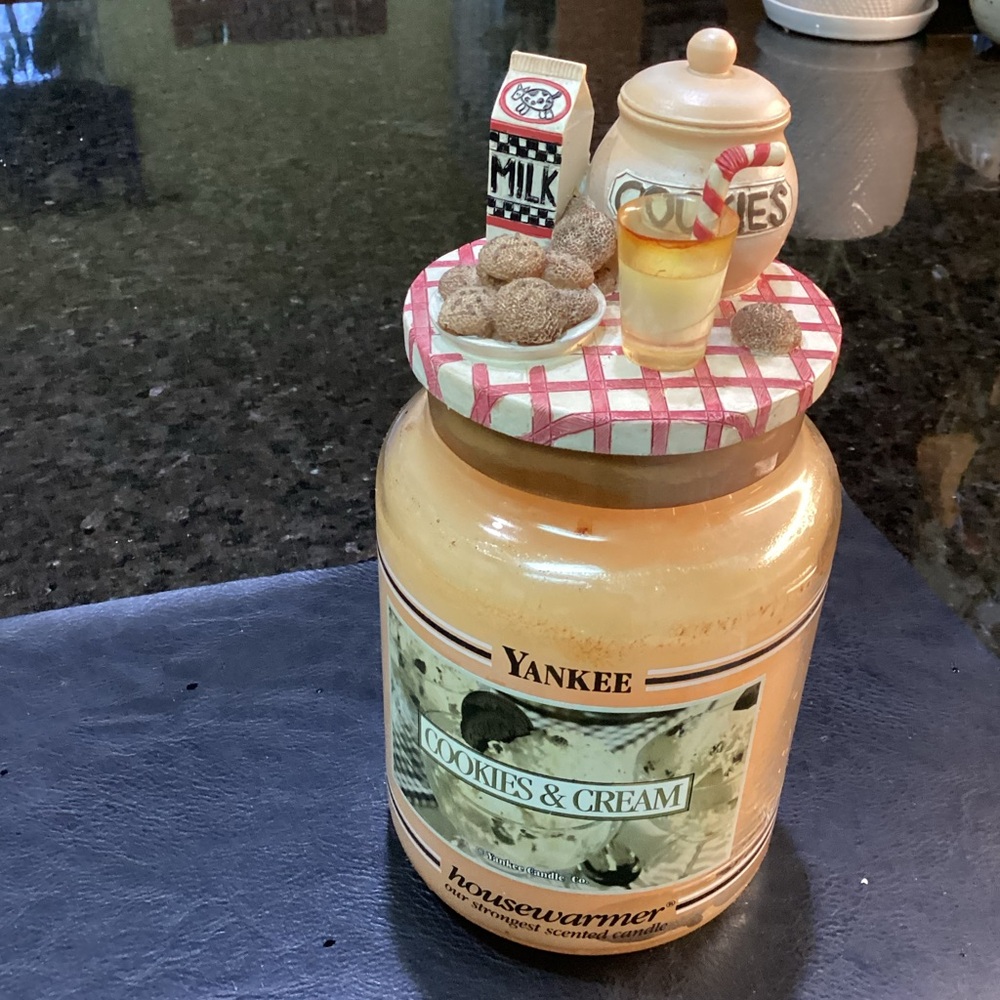 Vtg Yankee Candle Cookies & Cream Large Jar with Decorative Topper HTF